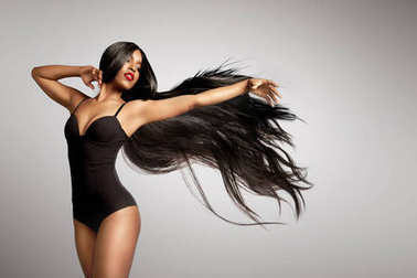 美黑女人戴假發(fā)照片