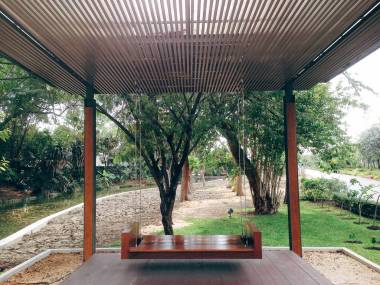 在花園里休息的座椅.圖片