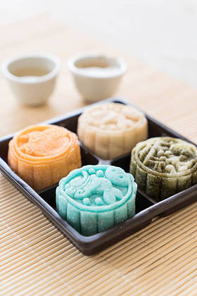 新鲜的月饼图片