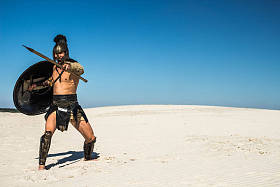 尖叫的矛和盾古罗马战士图片