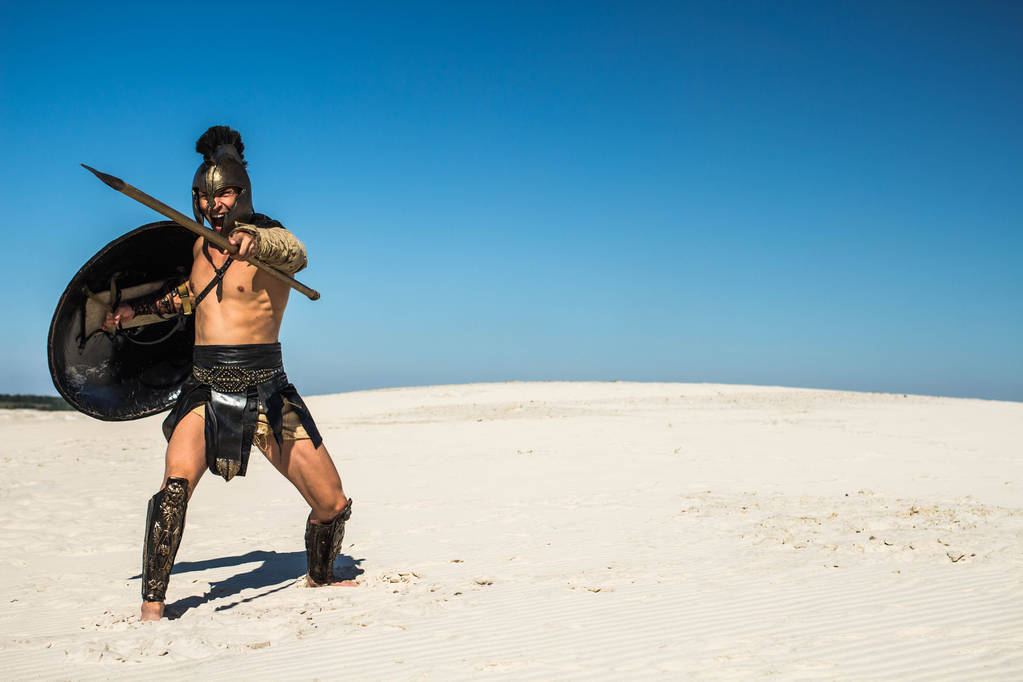 尖叫的矛和盾古罗马战士图片 尖叫的矛和盾古罗马战士图片