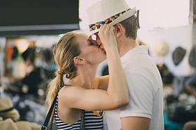 可爱的夫妇在女王维多利亚市场