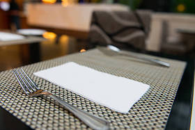 中餐厅的表设置图片