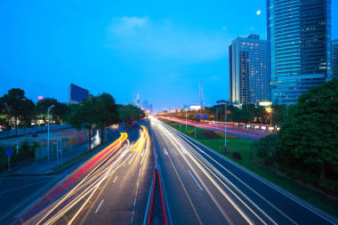 空路表面樓與現(xiàn)代化的城市標志性建筑