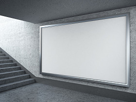 在地铁中的空白广告牌照片