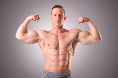 運(yùn)動員展示肌肉圖片