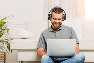 使用便攜式計算機(jī)的人