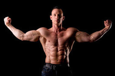 运动员展示肌肉图片 运动员展示肌肉图片