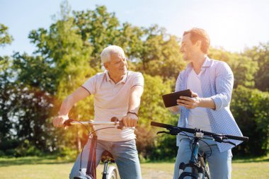 想象力有條理的人，和爸爸一起分享他的計劃