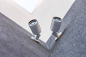 墙上的监控摄像头图片