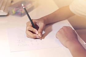 孩子写作作业图片