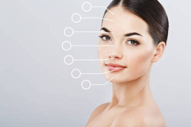 年輕女性在接受新鮮干凈的皮膚