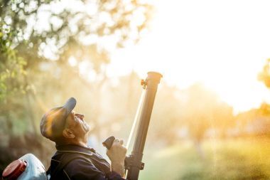 有機(jī)農(nóng)藥噴施果樹栽培種植的農(nóng)業(yè)難工人農(nóng)民