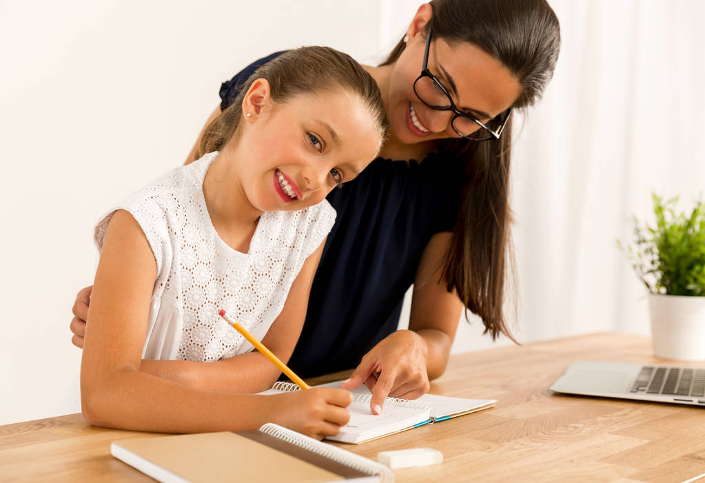 母亲帮女儿做作 母亲帮女儿做作