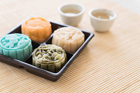 新鲜的月饼图片