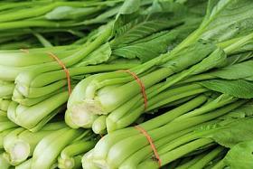 市场的烹饪新鲜蔡照片