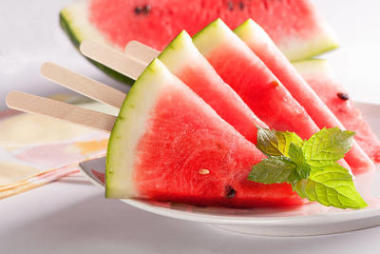 紅瓜切成薄片圖片