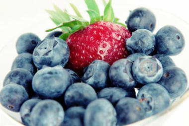 草莓和藍(lán)莓圖片