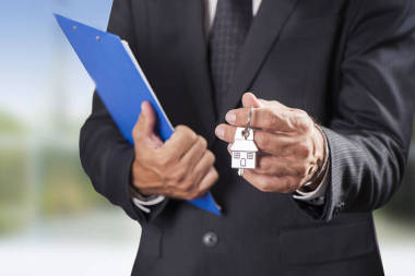 交出鑰匙，從一個(gè)新的家庭