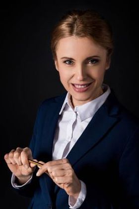 自信的女商人控股铅笔