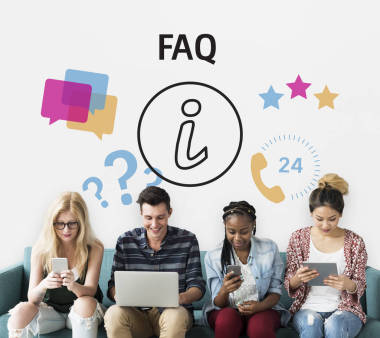 使用數(shù)碼設備的朋友圖片