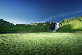 Skogarfoss 瀑布和夏季阳光明媚的日子冰岛