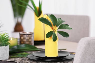 漂亮的餐桌上設(shè)置