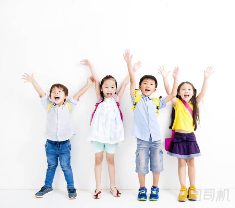 快樂(lè)的微笑孩子組舉手圖片