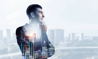 他想得很遠(yuǎn)?；旌厦襟w圖片