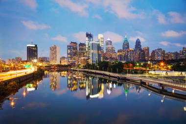 费城在傍晚的天际线