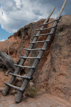 徒步旅行在白色的木梯岩国家纪念碑