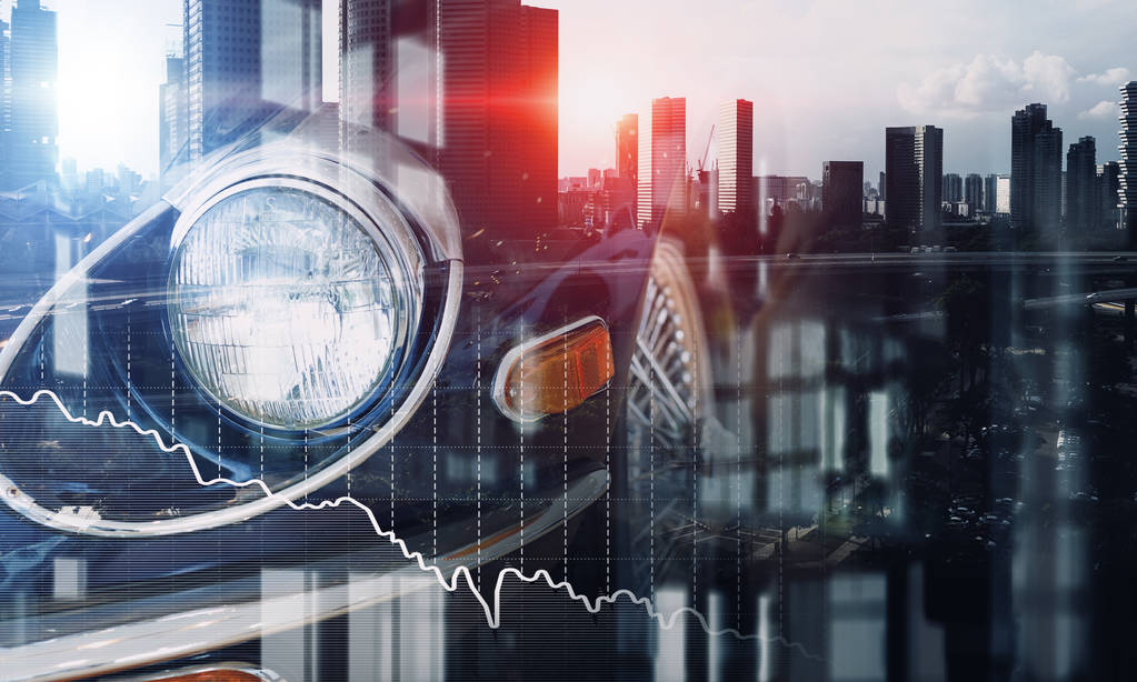 关闭的优雅的汽车。混合媒体