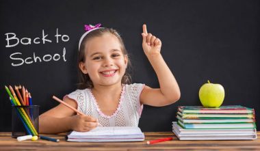 回到了學(xué)?？鞓肺⑿Φ暮⒆?，學(xué)習(xí)的概念