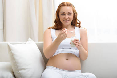 孕婦吃酸奶圖片