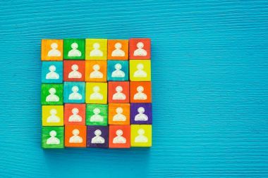 頂視圖形象的木塊的人形圖標(biāo)、 人力資源與管理概念
