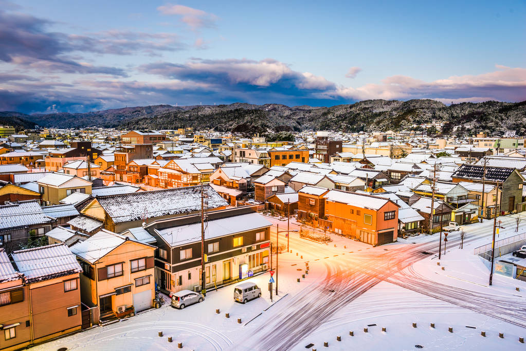 轮岛，日本城市天际线图片
