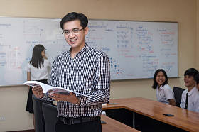 老师对学生给予教训图片