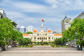 何池胡志明市市政厅，越南的主视图