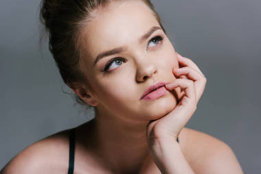 美麗體貼的青少年女孩圖片