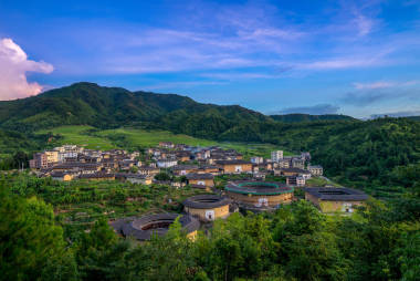 初溪土樓群集在中國福建的鳥瞰圖