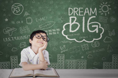 小女孩看著夢(mèng)想大文本