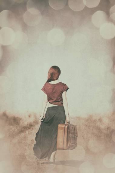 Redhair 女孩用手提箱