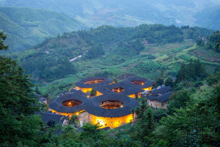Tianluokeng 土樓群集的鳥瞰圖