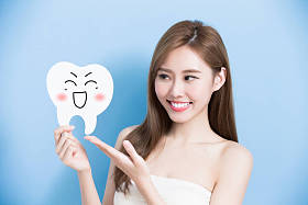 女人用牙卡 图片