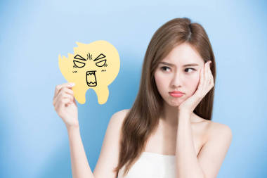 女人與齒廣告牌 