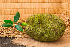 新鲜成熟的菠萝蜜。准备吃甜菠萝蜜