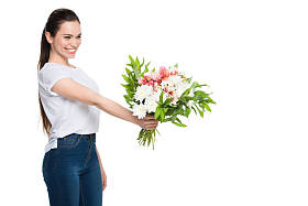 女人控股花束