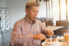吃早饭的商人