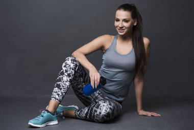 運(yùn)動(dòng)服的年輕女人