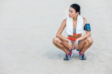 女運動員休息用的毛巾照片